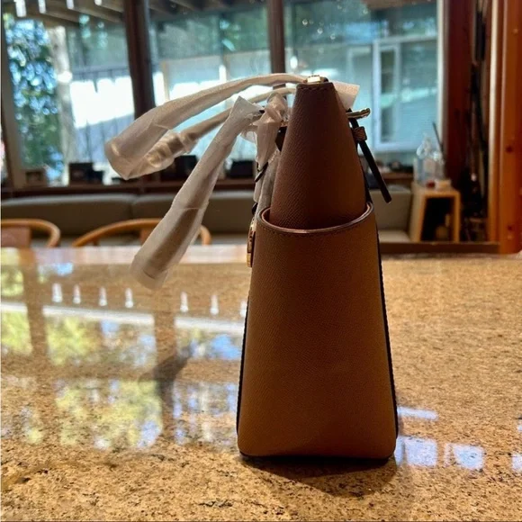 MICHAEL KORS Jet Set Leather Tote - Picture 7 of 10